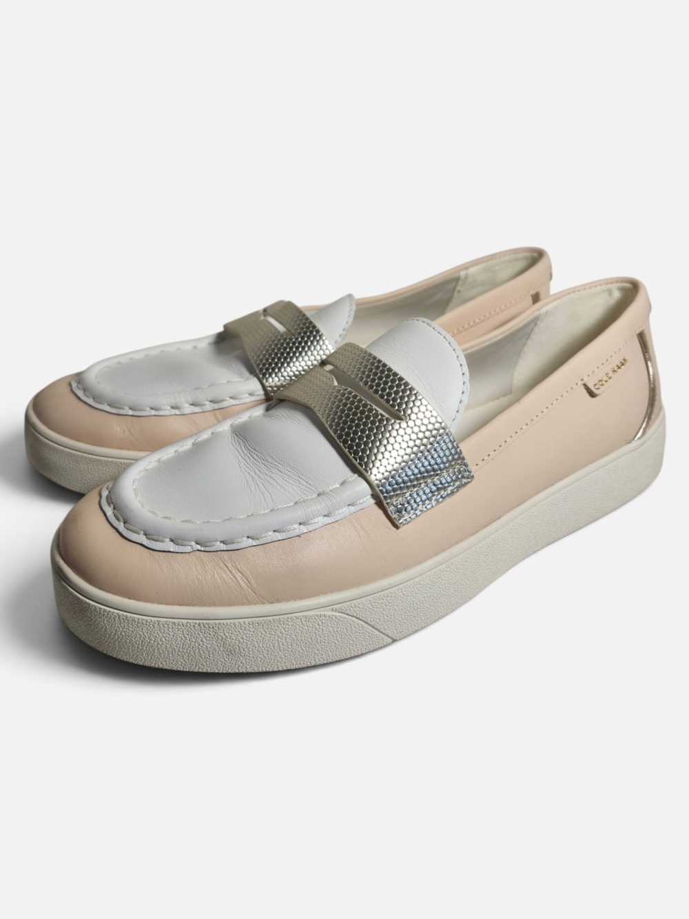 Cole Haan Size 8.5 Casual Slip-On Loafer in Blush and White with Silver Accent